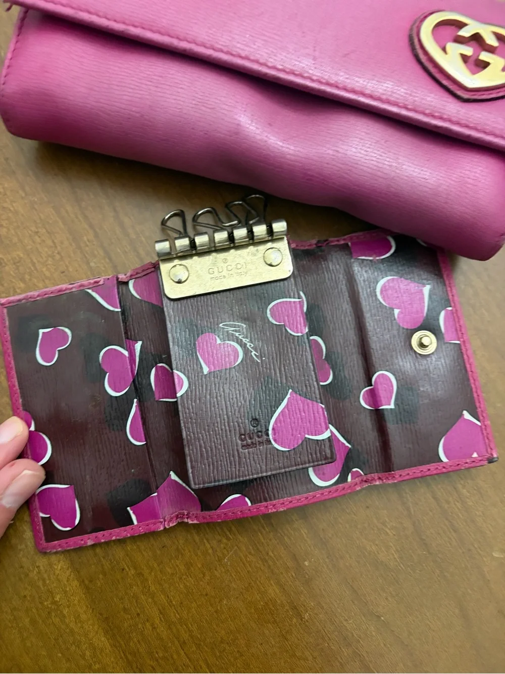 Gucci Hot Pink Leather Wallet and Key Case with Gold Heart GG - Picture 3 of 10